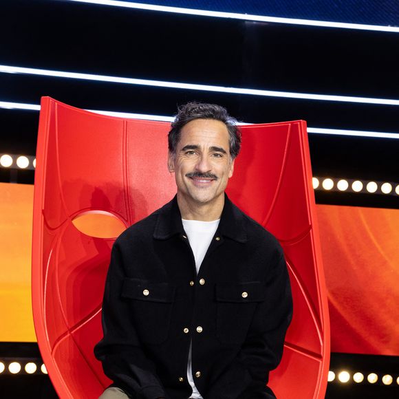 Exclusif - Florent Peyre en backstage de l'enregistrement de l'émission "Qui Ment?" présentée par B.Guillon et diffusée le le 23 juillet 2026 sur France 2, à Saint-Denis, Seine Daint-Denis, France, le 24 novembre 2025. © Jeremy Melloul/Bestimage