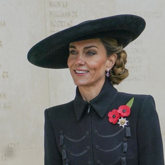 Kate Middleton doit être évoquée en tant que Catherine.

Catherine Kate Middleton, princesse de Galles, assiste à la cérémonie du souvenir de l'Armistice, au National Memorial Arboretum, à Burton-on-Trent, dans l'East Staffordshire. Photo par Julien Burton / Bestimage