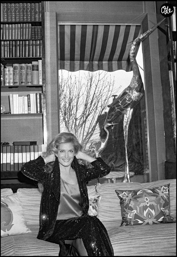 La demeure, reconnaissable à son architecture et à son emplacement privilégié, témoigne encore aujourd’hui de son goût pour les lieux intimes et préservés. 

Archives - Dalida en rendez-vous chez elle. Crédits : AGENCE / BESTIMAGE