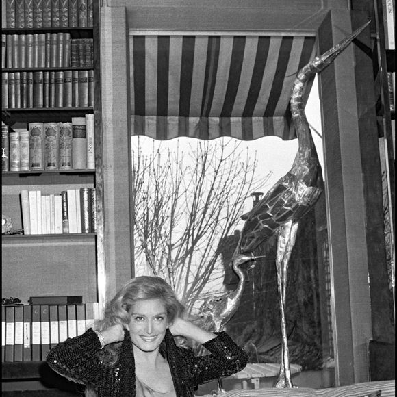 La demeure, reconnaissable à son architecture et à son emplacement privilégié, témoigne encore aujourd’hui de son goût pour les lieux intimes et préservés. 

Archives - Dalida en rendez-vous chez elle. Crédits : AGENCE / BESTIMAGE