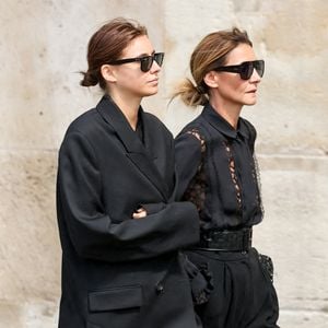Clotilde Courau et sa fille Vittoria de Savoie - Arrivées aux obsèques de Mathilde Favier en l'église Saint-Sulpice à Paris le 31 aout 2026. © Dominique Jacovides-Cyril Moreau/Bestimage