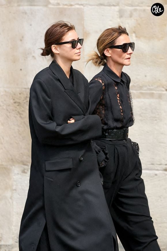 Clotilde Courau et sa fille Vittoria de Savoie - Arrivées aux obsèques de Mathilde Favier en l'église Saint-Sulpice à Paris le 31 aout 2026. © Dominique Jacovides-Cyril Moreau/Bestimage