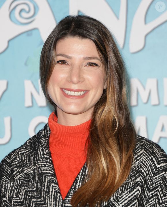 En 2025, elle revient sur T18 avec l’émission Un jour ailleurs.

Chloé Nabedian - Première du film Disney "Vaiana 2" au Grand Rex à Paris le 23 novembre 2024. © Coadic Guirec/Bestimage