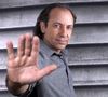 Il confie : "France télé ça s'est arrêté un petit peu rapidement, je trouve que par exemple sur ma fin de contrat déjà ils ont anticipé la rupture, on a dû négocier un petit peu le manquement de contrat actuel."

Exclusif - Portrait de Philippe Candeloro à Paris, le 14 novembre 2025.
© Cédric Perrin/Bestimage