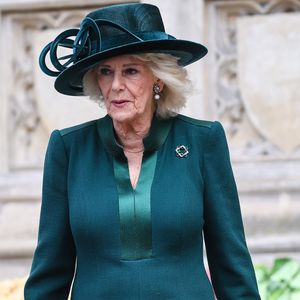 Londres, ROYAUME-UNI. La reine Camilla (Camilla Parker Bowles, reine consort d'Angleterre) quitte l'abbaye de Westminster après avoir assisté à la cérémonie de la Fête nationale des récoltes, organisée par Love British Food, en collaboration avec des organismes caritatifs de distribution alimentaire de premier plan, à l'occasion de la Journée mondiale de l'alimentation. Backgrid UK/ Bestimage