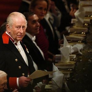 Les membres de la famille royale britannique (Le roi Charles III d'Angleterre et Camilla Parker Bowles, reine consort d'Angleterre, le prince William, prince de Galles, et Catherine (Kate) Middleton, princesse de Galles) lors du banquet d'Etat au château de Windsor en l'honneur de la visite officielle de Frank-Walter Steinmeier (Président fédéral de l'Allemagne) et sa femme Elke Büdenbender au Royaume-Uni. Windsor, le 3 décembre 2025. Photo : Aaron Chown / PA Photos / Bestimage