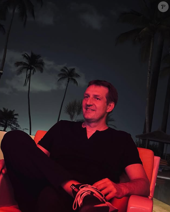 Ce qu'il a sans doute de plus cher à son coeur, c'est le script original d'Autant en emporte le vent tapé à la machine à écrire, qu'il manie précautionneusement avec des gants blancs. 

Frédéric Gilbert sur Instagram