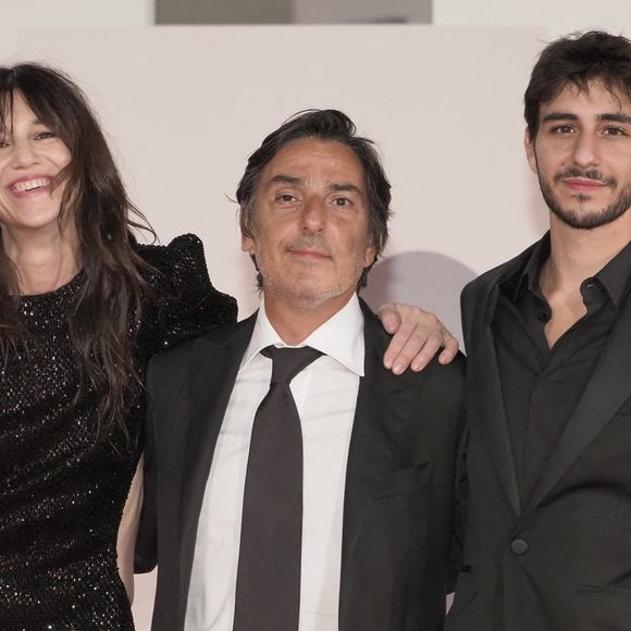 Charlotte Gainsbourg, son compagnon Yvan Attal et leur fils Ben à la première de "Les Choses Humaines" au 78ème Festival International du Film de Venise (Mostra), le 9 septembre 2021. MPP / Bestimage