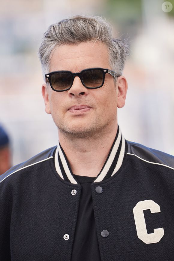 Depuis une quinzaine d'années, le chanteur est l'heureux propriétaire d'une baraquette traditionnelle dont il a conservé l’authenticité du lieu. 

Benjamin Biolay - Photocall du film "Marcello Mio" (Compétition) lors du 77ème Festival International du Film de Cannes (14 - 25 mai 2024), le 22 mai 2024. 
© Moreau / Jacovides / Bestimage