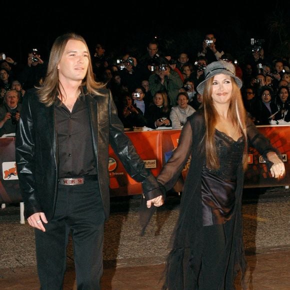 La chanteuse Hélène Ségara et Mathieu Lecat à la soirée NRJ Music Awards, le 25/01/2004 à Cannes. Crédit Bestimage