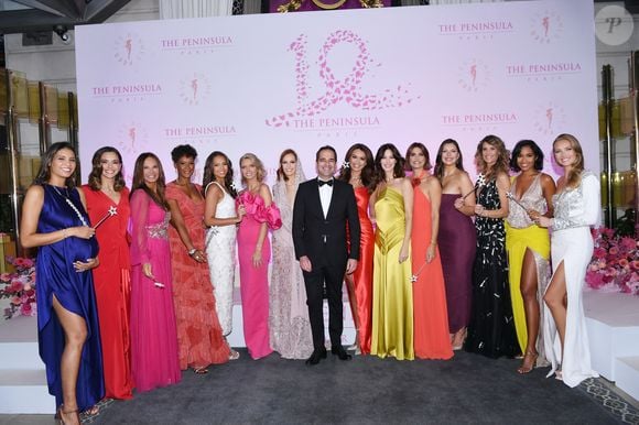 Chloé Mortaud (enceinte), Marine Lorphelin, Nathalie Marquay (robe Christophe Guillarmé) , Corinne Coman (robe Christophe Guillarmé) , Indira Ampiot, Sylvie Tellier, Maeva Coucke, Vincent Pimont (directeur de l’hôtel The Peninsula Paris), Diane Leyre, Mareva Galanter, Mélody Vilbert, Camille Cerf, Sophie Thalmann, Clémence Botino et Amandine Petit - Photocall du 5ème gala de charité de l'association "Les Bonnes Fées" à l'occasion de la campagne mondiale "Octobre Rose" à l'hôtel Peninsula, Paris le 3 octobre 2024.  © Rachid Bellak/Bestimage