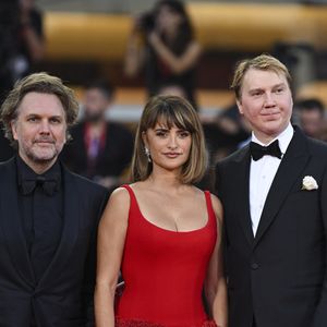 Florian Zeller, Penélope Cruz et Paul Dano à la première de 'Bunker' au Grand Hôtel Excelsior (Lido) lors du 83ème Festival International du Film de Venise (Mostra), à Venise, Italie, le 8 septembre 2026. © Pierre Perusseau/Bestimage