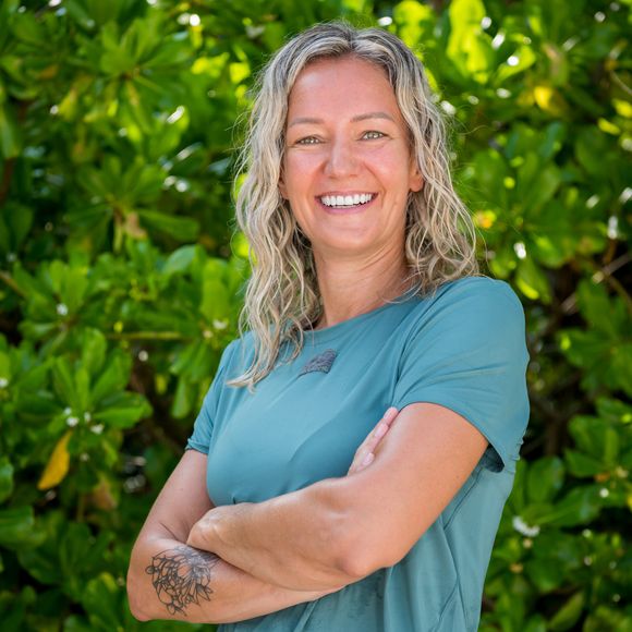 Céline quitte donc le jeu aux portes de la course d'orientation...

Céline dans "Koh-Lanta, La Revanche des quatre Terres"