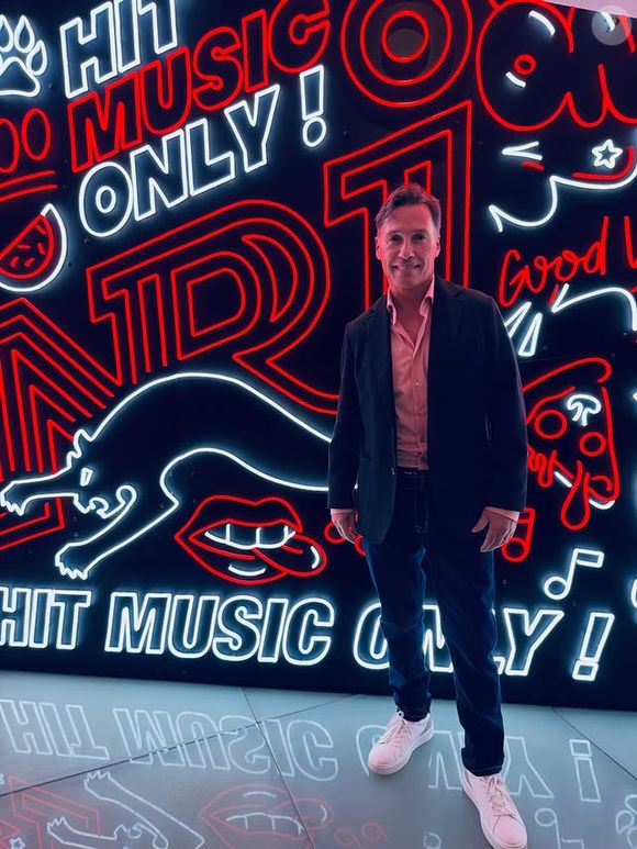 Nathan Moore enchaîne les blessures depuis quelques mois. Après un problème à la jambe, il doit aujourd'hui subir une opération du dos 
Nathan Moore des Worlds Apart dans les studios de NRJ. Photo tirée d'Instagram