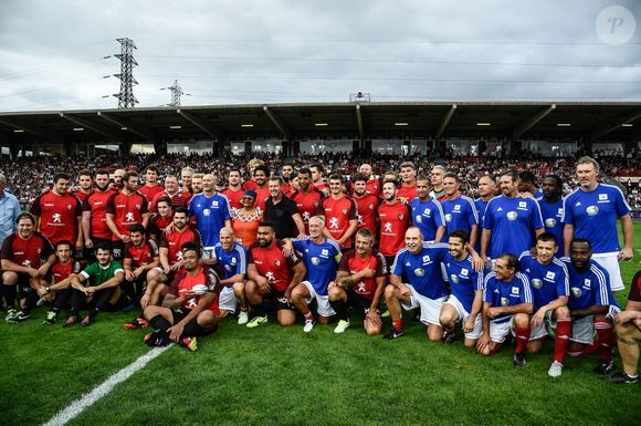 Zidane, Deschamps, Thuram et leurs coéquipiers ont offert à la France sa première Coupe du monde face au Brésil.

Fabien Barthez, Pascal Olmeta, Zinédine Zidane, Didier Deschamps, Alain Boghossian, Bixente Lizarazu, Laurent Blanc et l'équipe de rugby du Stade toulousain - Les champions du monde de 98 ont défié les rugbymen du Stade toulousain lors d'une rencontre caritative pour l’association de Pascal Olmeta "Un sourire, un espoir pour la vie" sur la pelouse du stade Ernest Wallon à Toulouse, France. © Agence/Bestimage