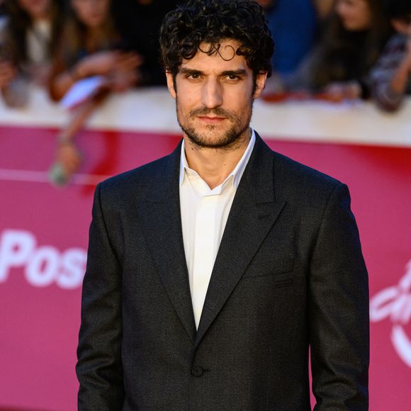 Louis Garrel assiste au tapis rouge du film 'Couture' lors du 20ème Festival du Film de Rome à l'Auditorium Parco della Musica à Rome (Italie), le 18 octobre 2025. © Andrea Staccioli/Insidefoto via ZUMA Press/Bestimage