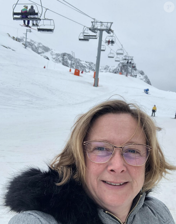 Il s'agit de Cathy révélée en 2020 dans l'émission.

Cathy Heraud, ex-candidate de "L'amour est dans le pré" sur Instagram