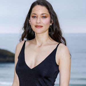 Ce mardi 28 avril, la maison Chanel a investi le Casino de Biarritz pour son défilé "Croisière" 2026-2027. 

Marion Cotillard - Photocall du défilé Chanel "Collection Croisière 2026-2027 (Chanel Cruise)" sur la terrasse du Casino municipal de Biarritz.

© Olivier Borde/Bestimage