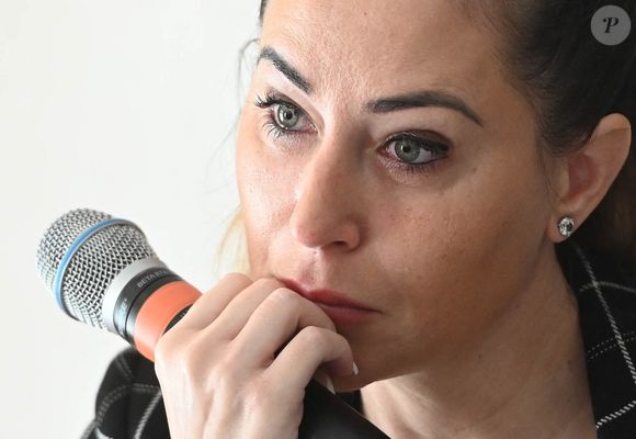 Les propos visés par la plainte en diffamation de Booba ont été tenus le 24 mai 2022, dans Le Parisien. Magali Berdah avait déclaré : "De son compte [Twitter], en découlent des centaines d'autres internautes qui se mettent à me harceler, le jour, la nuit, avec des menaces de mort".

Conférence de presse de Magali Berdah à l'hôtel Hilton à Paris le 14 septembre 2022. © Coadic Guirec/Bestimage