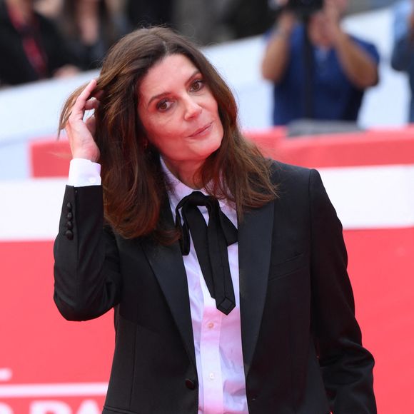 “Nous sommes très proches. Ce qui est marrant, c’est que son métier n’influe pas du tout sur notre relation”, explique le fils de Chiara Mastroianni

Chiara Mastroianni sur le tapis rouge (red carpet) de la 19ème édition du festival de Rome.
© SGP / BESTIMAGE
