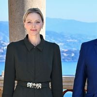 Charlene de Monaco en Elie Saab : la princesse a opté pour un ensemble qui met en valeur sa silhouette
