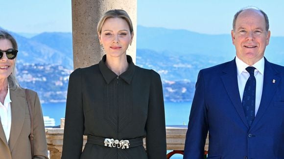 Charlene de Monaco en Elie Saab : la princesse a opté pour un ensemble qui met en valeur sa silhouette