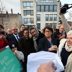 Line Renaud, 97 ans, a inauguré un jardin public qui porte son nom, à Lille, France, le mercredi 17 décembre 2025. © Claude Dubourg/Bestimage