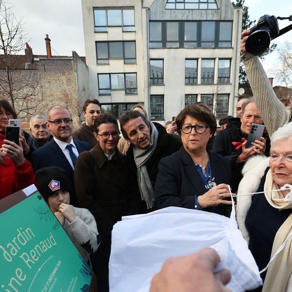 Line Renaud, 97 ans, a inauguré un jardin public qui porte son nom, à Lille, France, le mercredi 17 décembre 2025. © Claude Dubourg/Bestimage