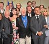 Hugues Aufray a reçu une nouvelle distinction prestigieuse au palais de l'Élysée.

Damien Nougarède, Mireille Dumas, Dave, Hugues Aufray et sa femme Murielle, Emmanuel et Brigitte Macron - Hugues Aufray (97 ans) a été élevé au rang de commandeur de l'ordre national du Mérite par Emmanuel Macron au palais de l’Elysée à Paris