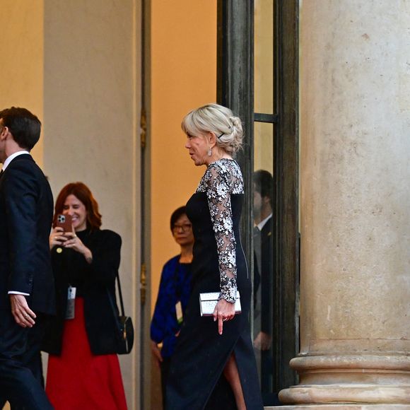 Le président Emmanuel Macron et sa femme Brigitte Macron - Arrivées des personnalités au dîner d’État en l’honneur du président brésilien et de sa femme au palais présidentiel de l’Élysée à Paris le 5 juin 2025.

© Christian Liewig / Bestimage