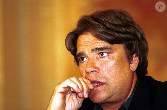 Bernard Tapie - Conférence de presse au Royal Monceau Hotel, le 1er juin 2001 (Archives). © JB Autissier / Panoramic / Bestimage