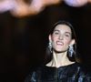 Très émue, elle a néanmoins promis aux académiciens de les retrouver après les fêtes.

Charlotte Cardin lors du lancement des illuminations de Noël sur les Champs Elyées à Paris le 16 novembre 2025.

© Lionel Urman / PsnewZ / Bestimage