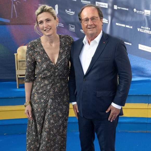 Julie Gayet et son mari François Hollande aux arrivées sur le tapis bleu de la 16ème édition du festival du film francophone de Angoulême le 25 août 2023.

© Coadic Guirec / Bestimage