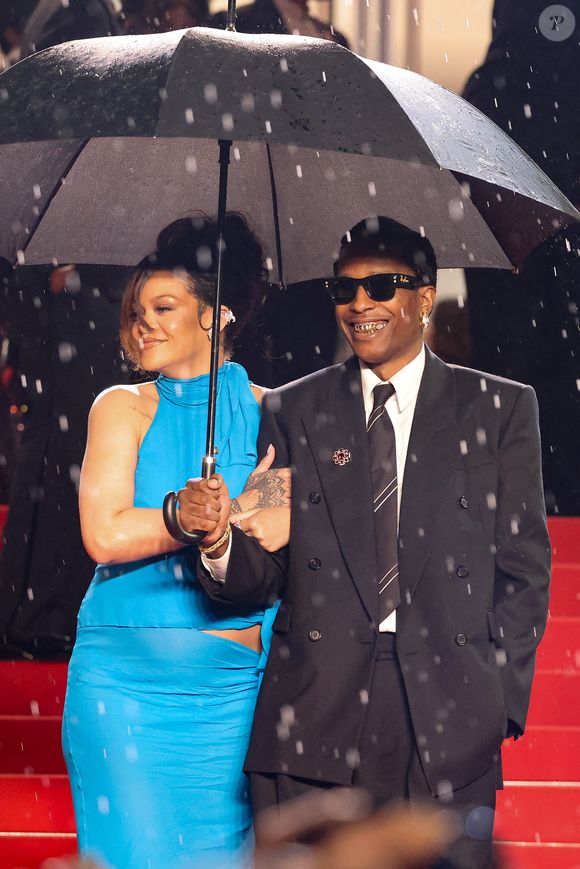 ASAP Rocky et sa femme Rihanna (enceinte) - Descente des marches du film « Highest 2 Lowest » lors du 78ème Festival International du Film de Cannes, au Palais des Festivals à Cannes. Le 19 mai 2025
© Jacovides-Moreau / Bestimage