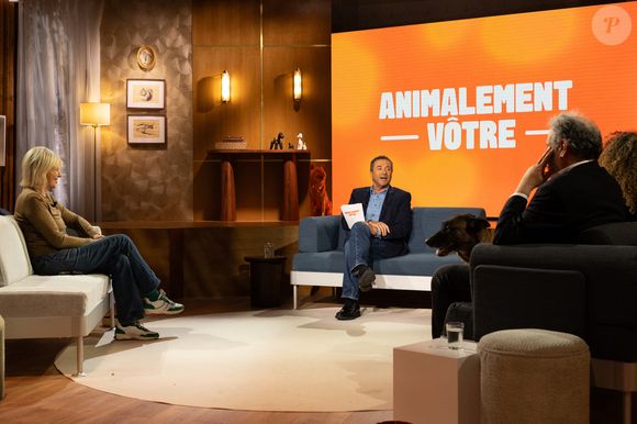 Exclusif - Bernard Montiel, Raphaël Mezrah, Oli. avec Chantal Ladesou et Eric Baratay invités, et Olivia la juriste sur plateau de l'émission "Animalement Vôtre" présentée par Bernard Montiel et diffusée le 8 février 2026 sur France 3, à Paris, France, le 12 janvier 2026. © Julien Sarkissian/Bestimage