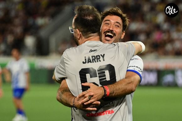 Jérémy Frerot et Jarry - Les célébrités participent au match caritatif "Charity All Stars" au profit des associations "Zoé4life" et "Princesse Margot" au stade de la Tuilière à Lausanne (Suisse), le 5 septembre 2026. Ce soir-là, 140.000 euros ont été récoltés au profit de ces oeuvres de charité. © Romain Doucelin / Bestimage