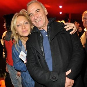 Michel Fugain pose avec sa compagne Sanda - Exclusif - Michel Fugain en concert a La Cigale a Paris le 15 Novembre 2012.