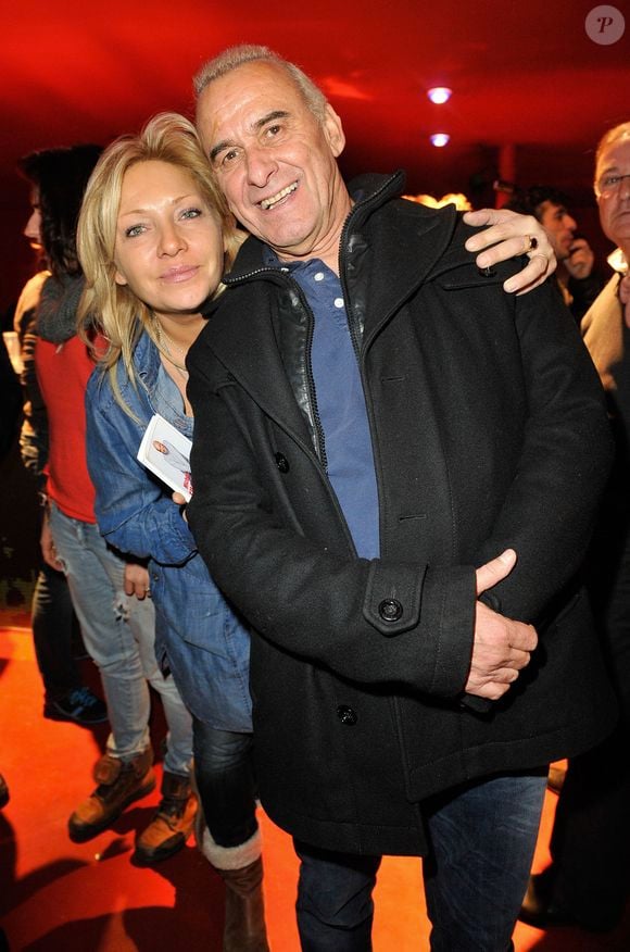 Michel Fugain pose avec sa compagne Sanda - Exclusif - Michel Fugain en concert a La Cigale a Paris le 15 Novembre 2012.