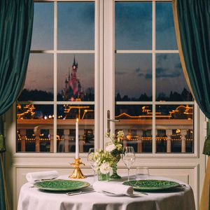 Il y propose des plats en lien avec l'univers Disney.

Ouverture du restaurant La Forêt Secrète par Jean Imbert au sein du Disneyland Hôtel, en région parisienne.