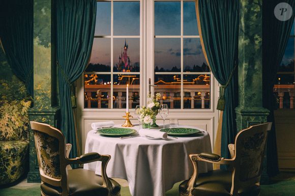 Il y propose des plats en lien avec l'univers Disney.

Ouverture du restaurant La Forêt Secrète par Jean Imbert au sein du Disneyland Hôtel, en région parisienne.