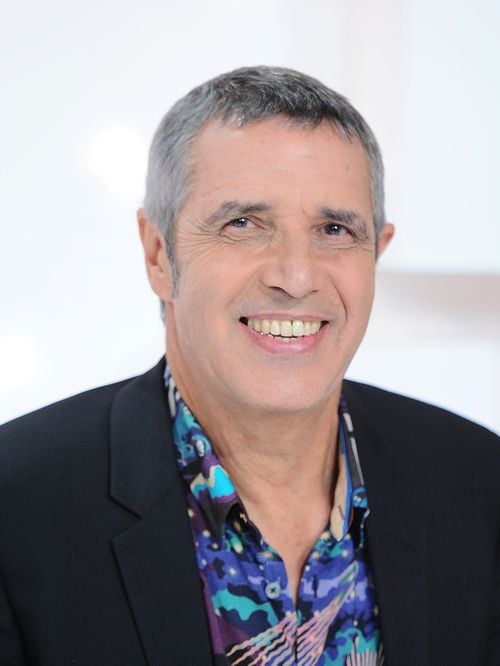 "Je suis un piètre grand-père" : Julien Clerc se livre sur ce qui l'empêche d'être plus présent auprès de ses petits-enfants