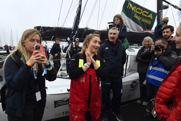 Violette Dorange, 23 ans, la plus jeune navigatrice du Vendée Globe lors du départ du Vendée Globe 2024-2025, 10ème édition de la course autour du monde en solitaire et sans escale, le 10 novembre 2024 aux Sables-d'Olonne, France. Photo par Franck Castel/ABACAPRESS.COM