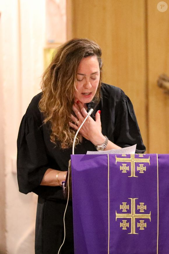 Anne-Charlotte Julian (fille de Jean-Louis Julian et de Chantal Nobel) lors de la cérémonie d'obsèques de Chantal Nobel en l'église Notre-Dame de l'Assomption à Ramatuelle, France, le 7 mai 2026. © Franz Chavaroche/Bestimage