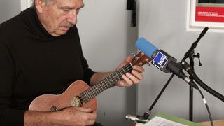 "L'homme à qui je dois toute ma carrière" : Ce grand nom de la chanson française s'est éteint à 88 ans, il avait travaillé avec de multiples icônes