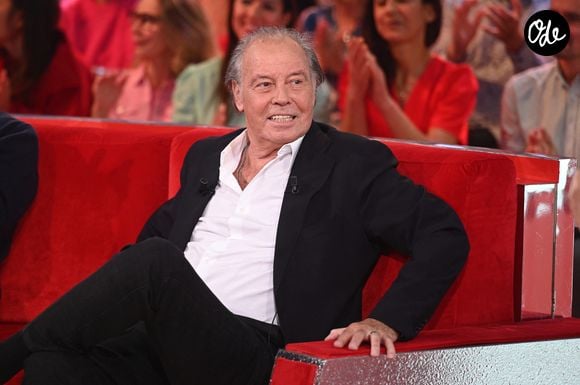 Michel Leeb - Enregistrement de l'émission Vivement dimanche au studio Rive gauche, presentée par Michel Drucker . Diffusion sur France 3 le 25/10/2026. © Guillaume Gaffiot / Bestimage