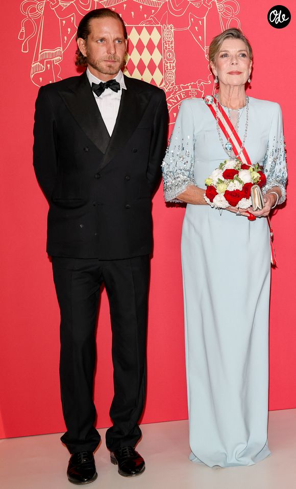 Andrea Casiraghi et la princesse Caroline de Hanovre - La famille princière de Monaco arrive au gala "Bonsoir Monte-Carlo - Grande revue - Josephine Baker" à l'opéra de Monte-Carlo à l'occasion de la fête nationale le 19 novembre 2025. Claudia Albuquerque/Bestimage