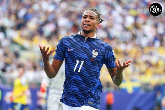 Michael explique que les deux frères parlent rarement football entre eux.

Michael Olise, joueur de l'équipe de France, lors du huitième de finale de la Coupe du monde 2026 entre la France et la Suède, au New York New Jersey Stadium d'East Rutherford (États-Unis), le 30 juin 2026.
