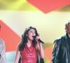 La cérémonie a également pris des airs de grandes retrouvailles pour les anciens de la Star Academy, venus la soutenir en nombre.

Houcine, Nolwenn Leroy, Johnny Hallyday et Emma Daumas - Star Academy 2.
