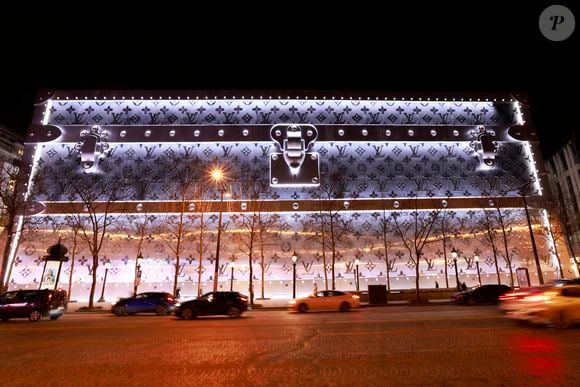 Louis Vuitton va ouvrir son hôtel de luxe de 6000 m2 sur les Champs Elysées !  Situé au 103 avenue des Champs-Elysées à Paris, ce bâtiment incroyable se situera juste en face du célèbre flagship de Louis Vuitton.
Christophe Aubert via Bestimage