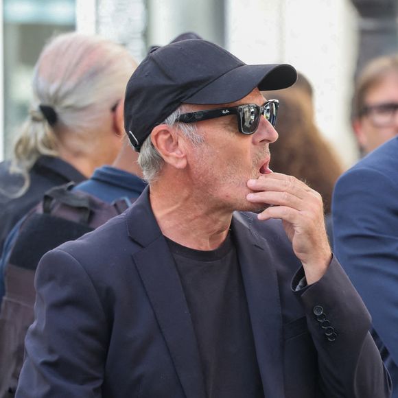 Laurent Baffie - Arrivées aux obsèques de Thierry Ardisson en l’église Saint-Roch de Paris, France, le 17 juillet 2025. © Clovis-Jacovides/Bestimage